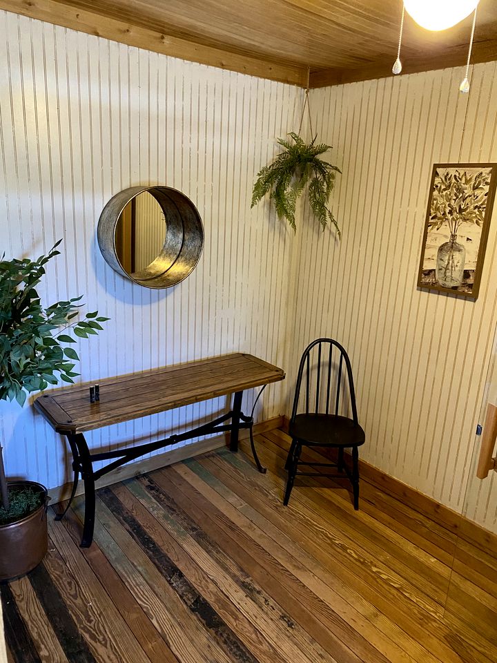 Charming King-Size Cabin with Wi-Fi and Deck in Fredericksburg, Texas