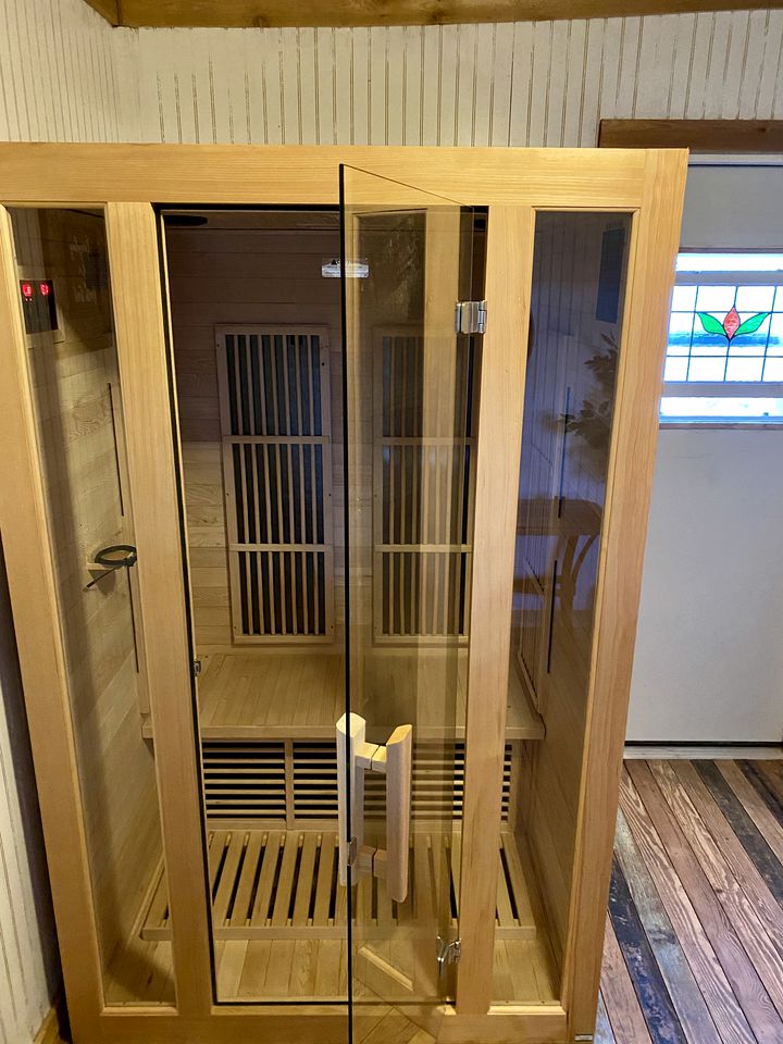 Charming King-Size Cabin with Wi-Fi and Deck in Fredericksburg, Texas