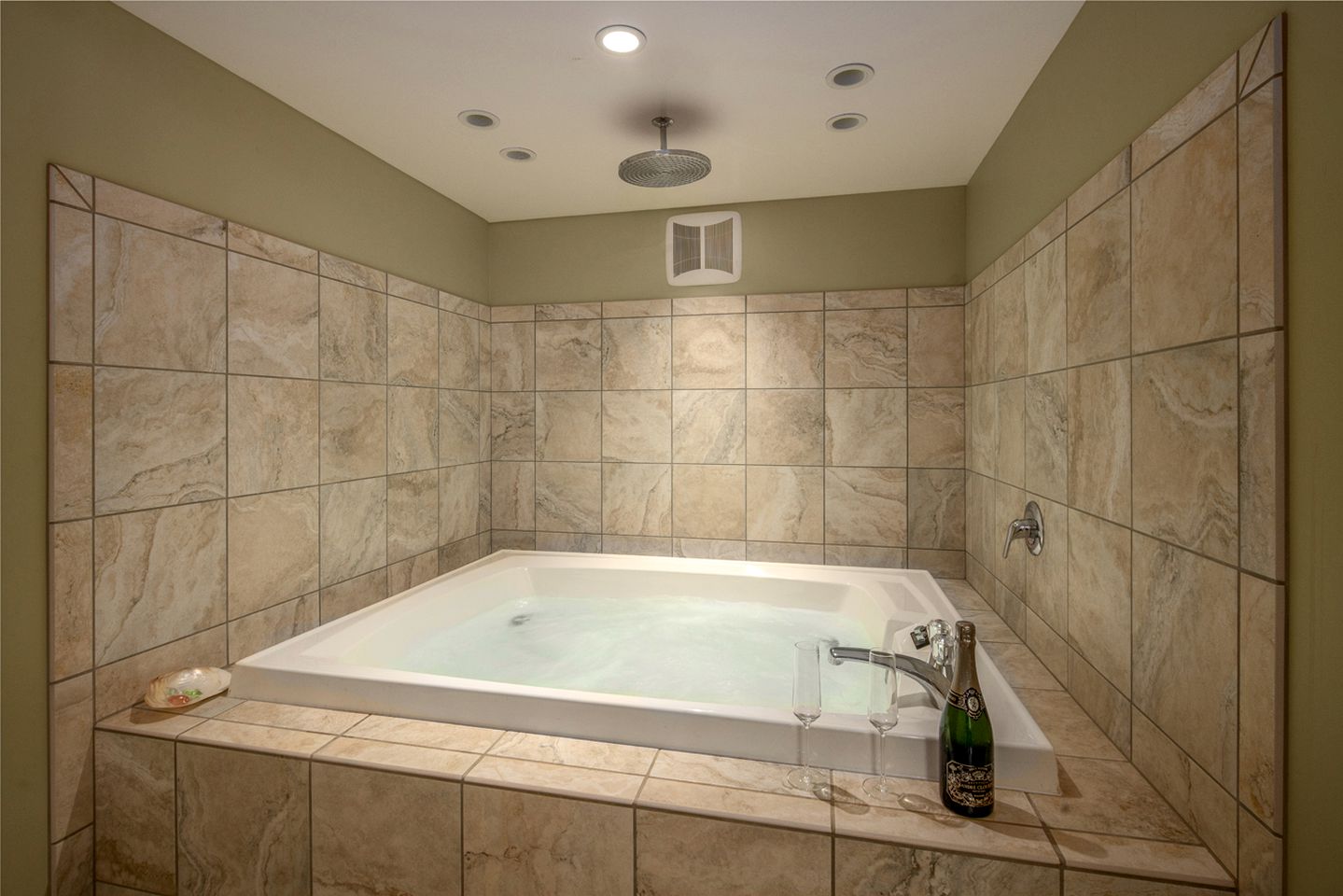 Delightful Getaway Suite with Scenic Garden Views near Grand Rapids, Michigan