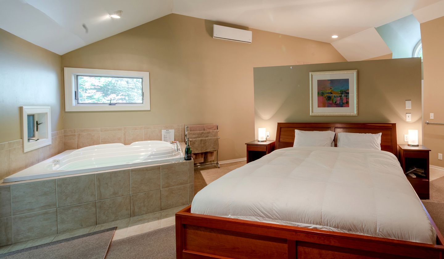 Cozy Getaway Suite in Nature near Lake Michigan in Holland, Michigan