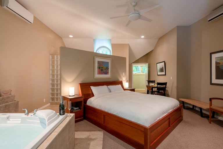 Nature Lodges (Holland, Michigan, United States of America)