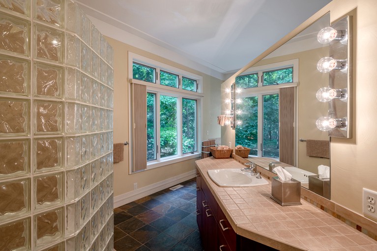 Nature Lodges (Holland, Michigan, United States of America)