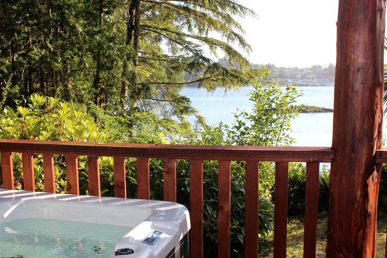 Lovely Room with a Private Hot Tub for a Peaceful Getaway near Ucluelet, British Columbia