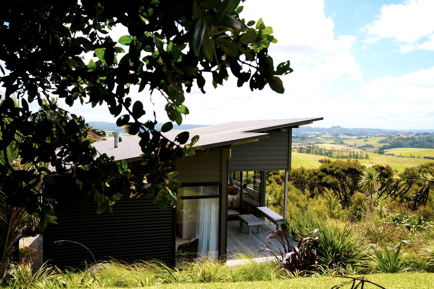 Secluded Coastal Cottage Rental with Stunning Views near Whangarei, North Island