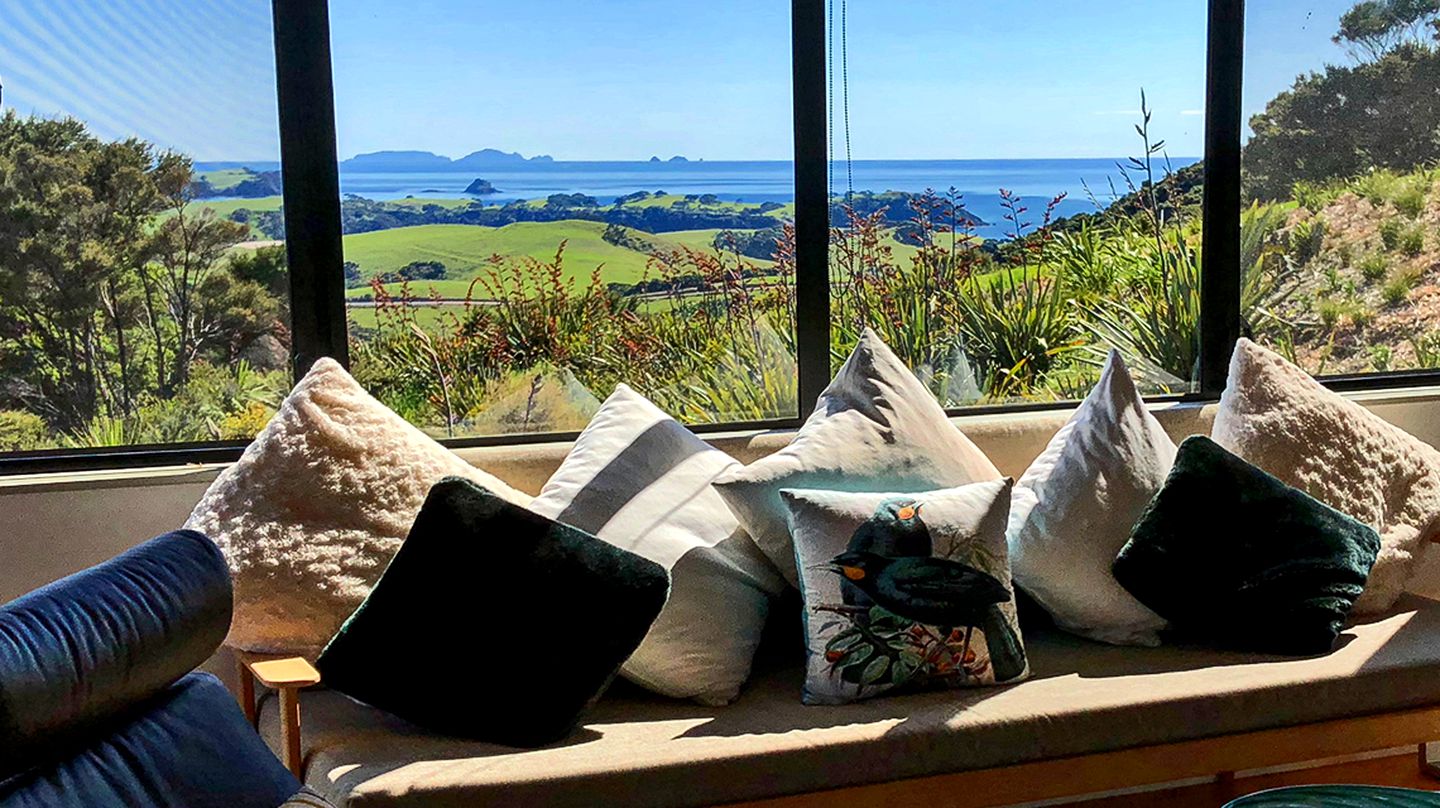 Secluded Coastal Cottage Rental with Stunning Views near Whangarei, North Island