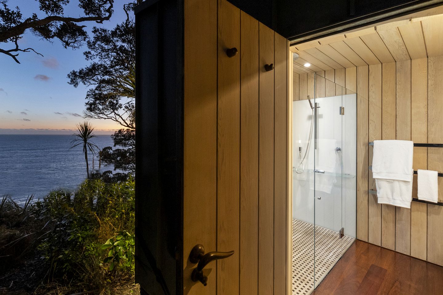 Breathtaking Luxury Cottage for a Romantic Coastal Escape near Whangarei, North Island