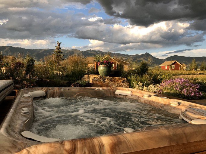 Ross Creek Cabins, Cabins 44474, Belgrade, United States of America