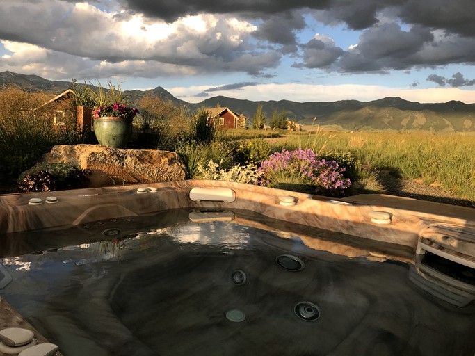 Ross Creek Cabins, Cabins 44474, Belgrade, United States of America