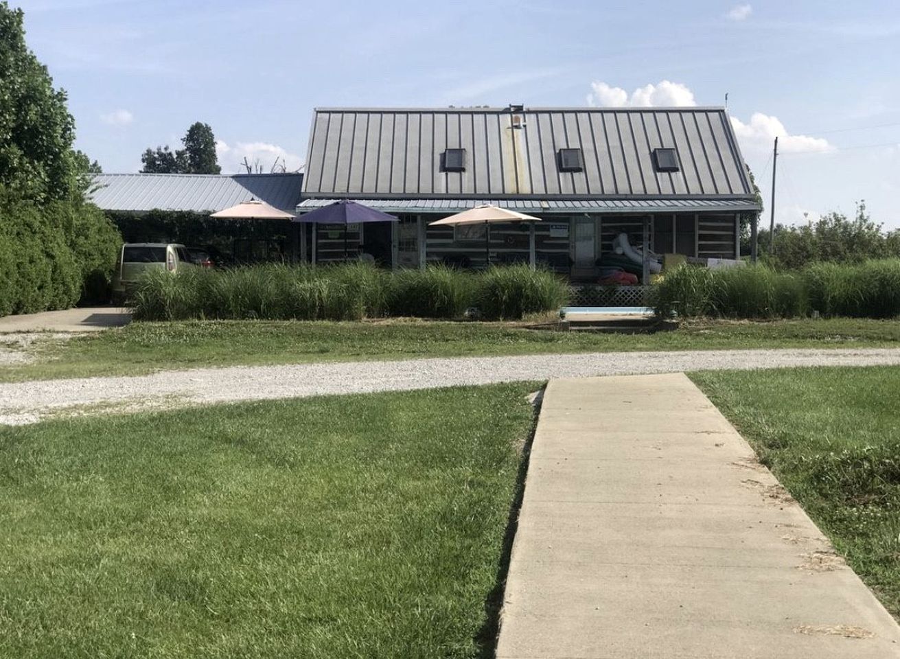 Pet-Friendly Log Cabin with an Outdoor Pool near Crofton, Kentucky