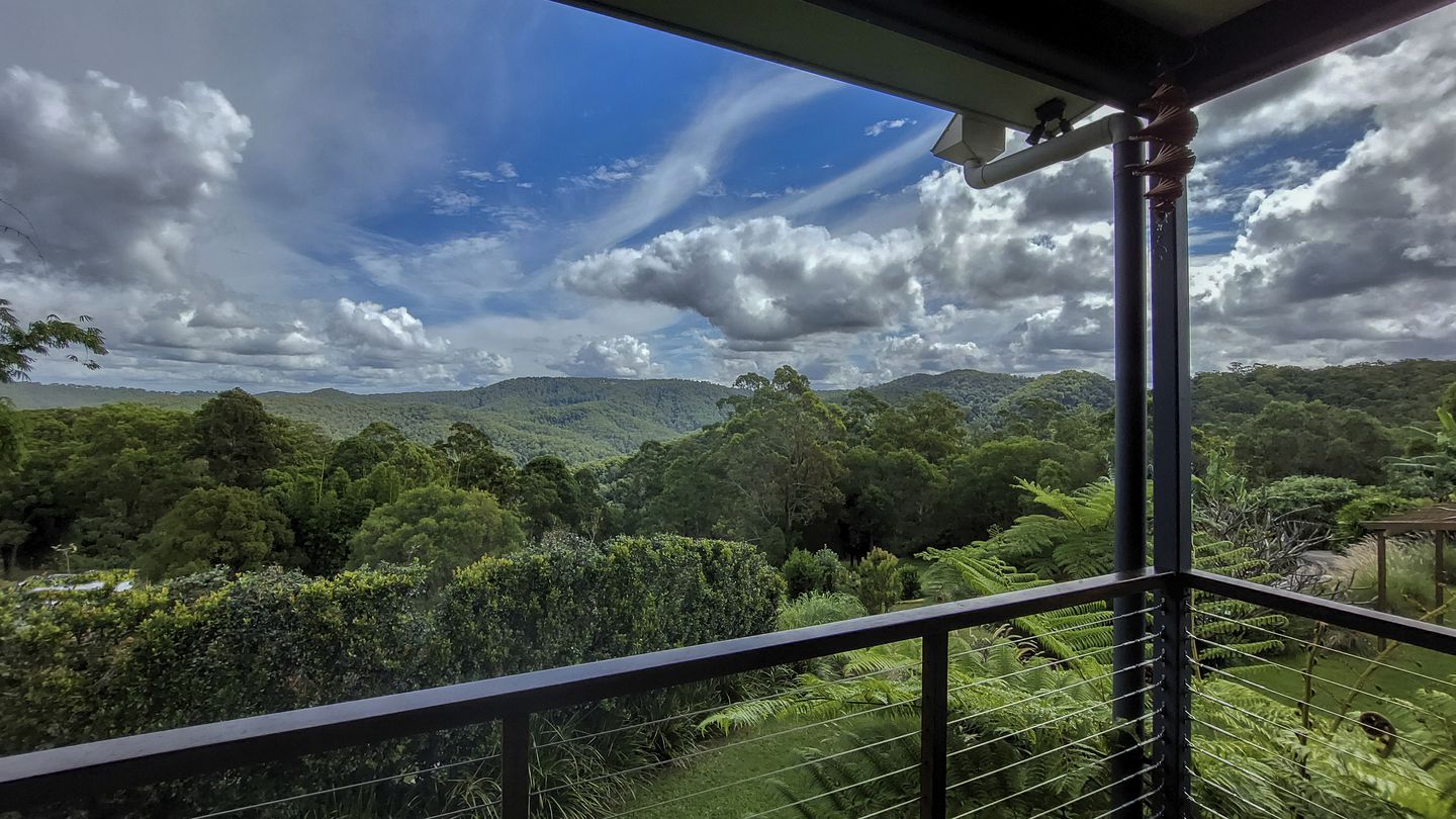 Incredible Family-Friendly Cottage with Luxurious Hot Tub in Wongawallan, Queensland