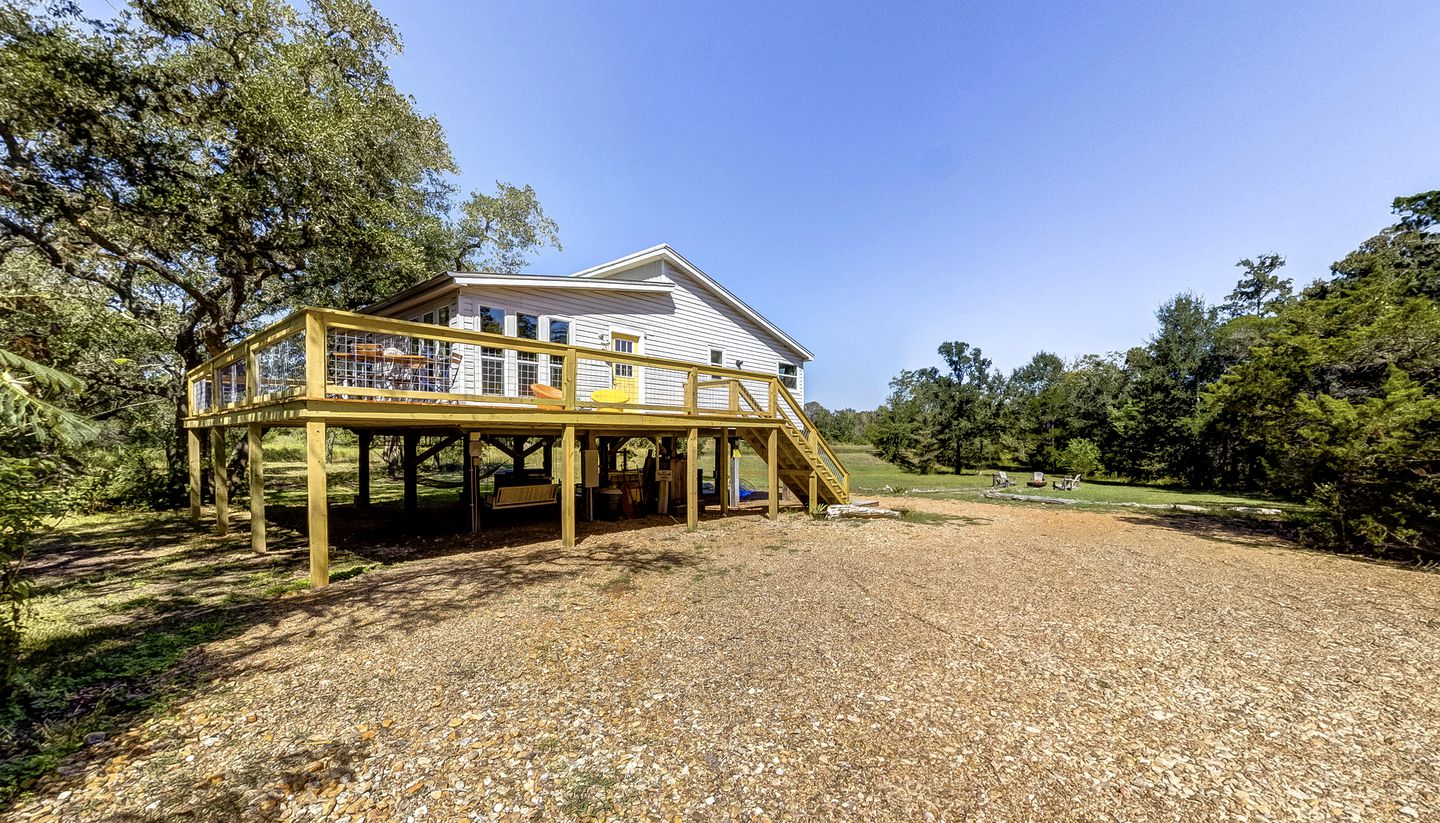 Eco-Friendly Tree House-Style Cabin Rental for Getaway to Round Top, Texas