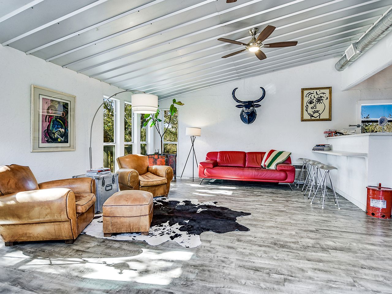 Eco-Friendly Tree House-Style Cabin Rental for Getaway to Round Top, Texas