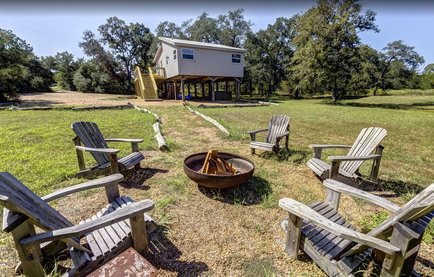 Eco-Friendly Tree House-Style Cabin Rental for Getaway to Round Top, Texas