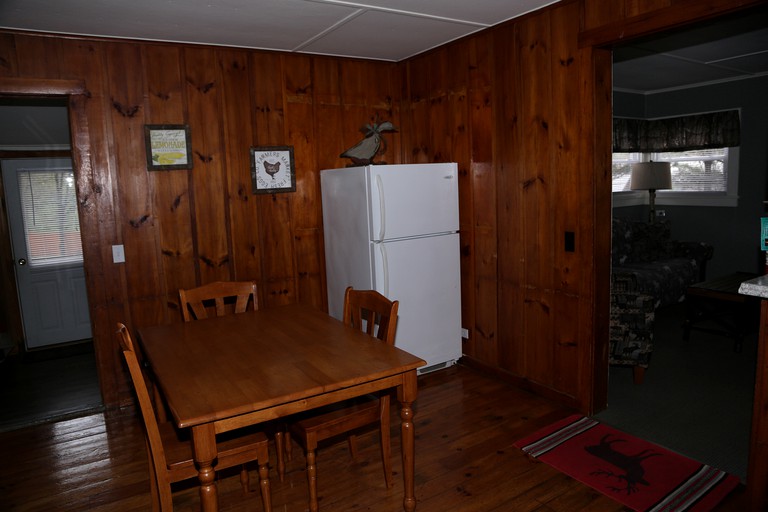 Cabins (Schroon Lake, New York, United States of America)