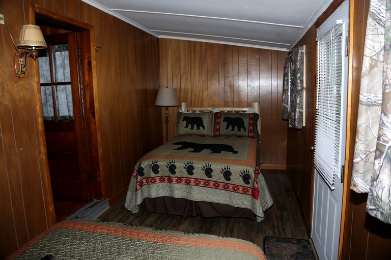 Cabins (Schroon Lake, New York, United States of America)