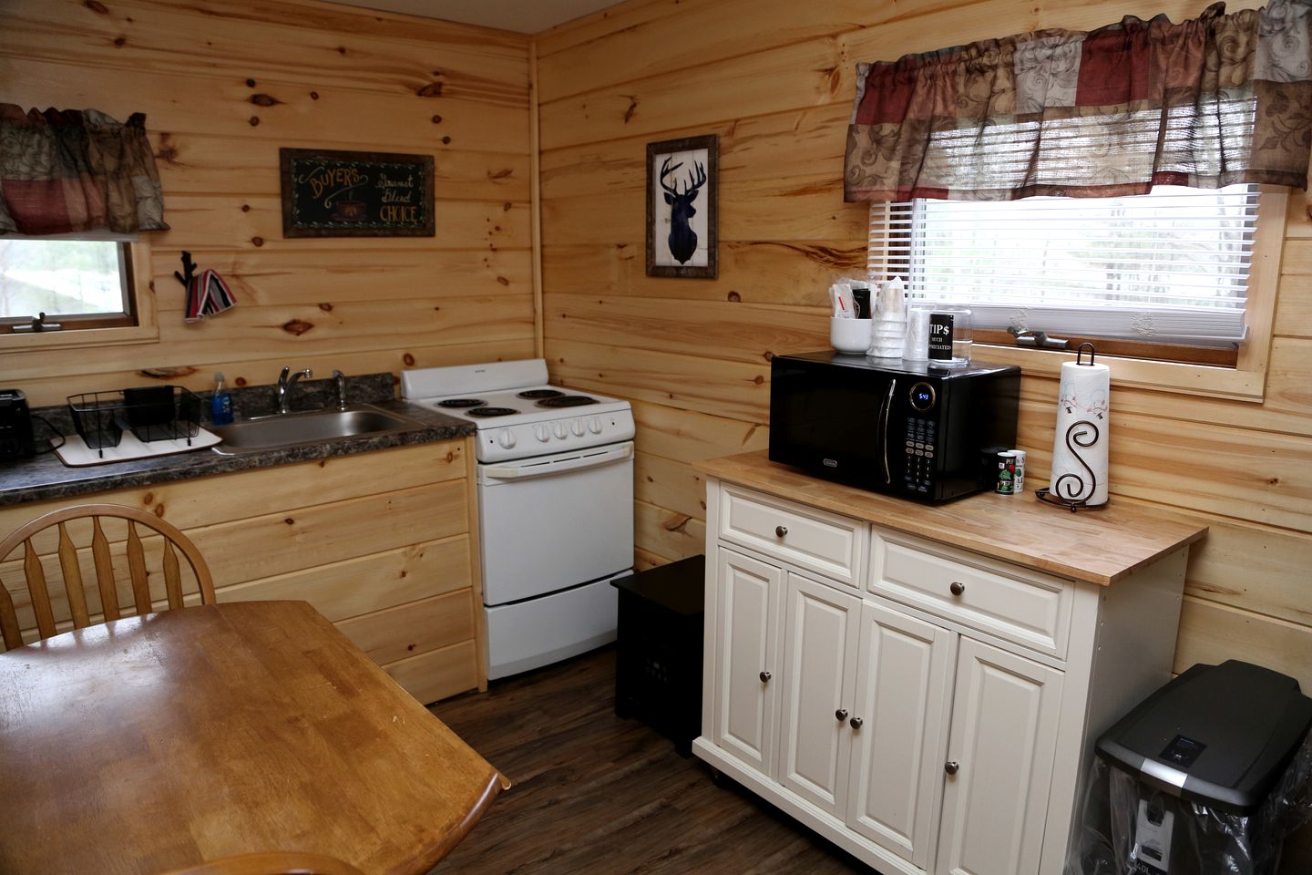 Welcoming Cabin Rental for a Rural Vacation to Schroon Lake, New York