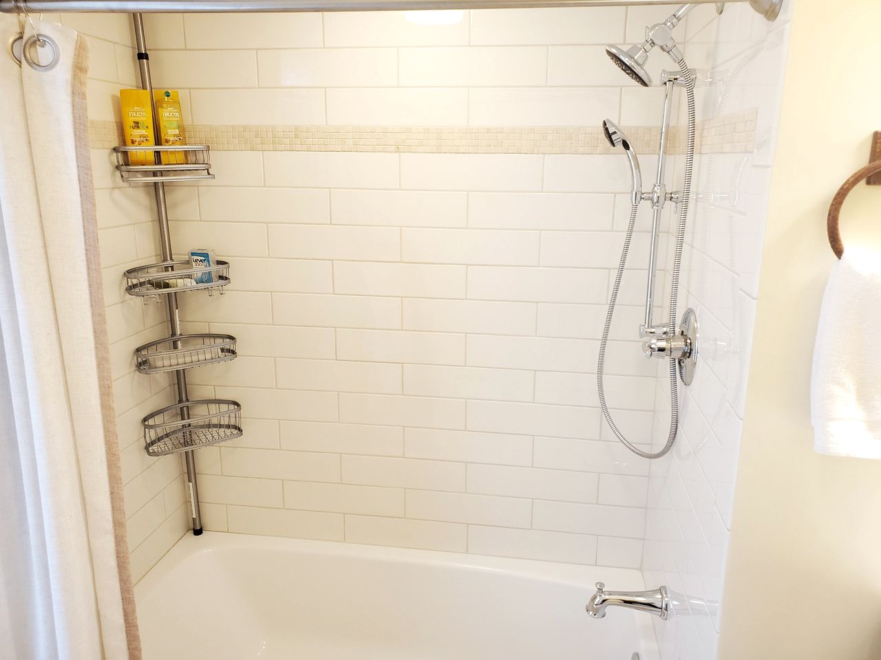 Spacious Family-Friendly Cabin with a Wraparound Deck in the Green Mountains of Vermont