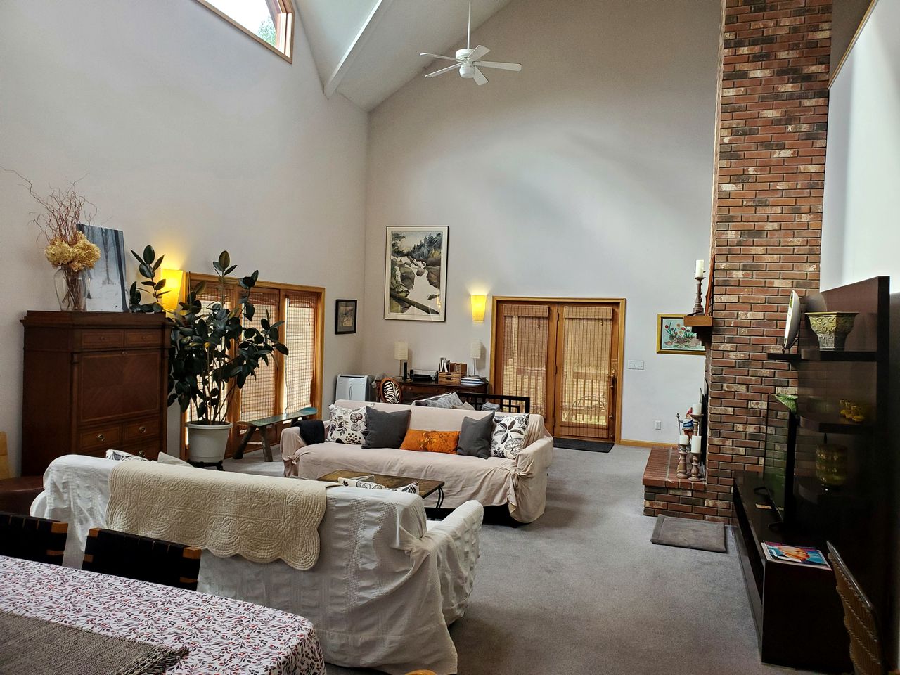 Spacious Family-Friendly Cabin with a Wraparound Deck in the Green Mountains of Vermont