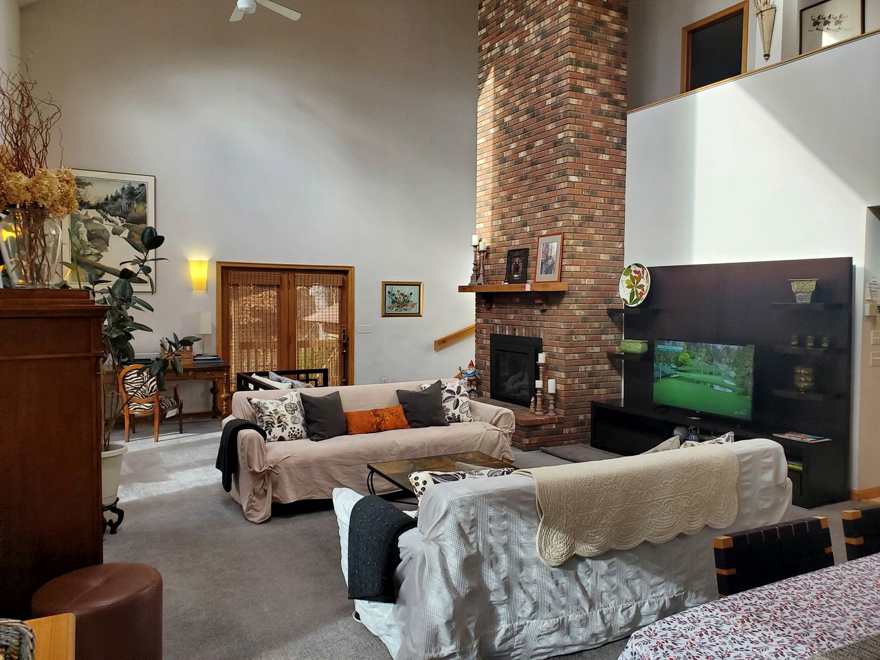 Spacious Family-Friendly Cabin with a Wraparound Deck in the Green Mountains of Vermont