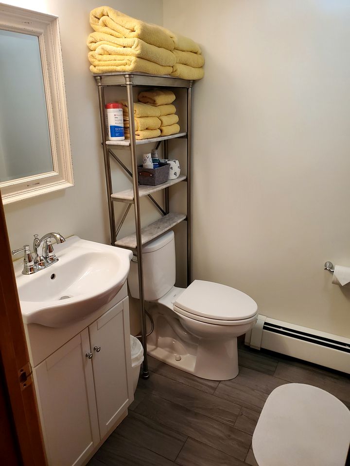 Spacious Family-Friendly Cabin with a Wraparound Deck in the Green Mountains of Vermont