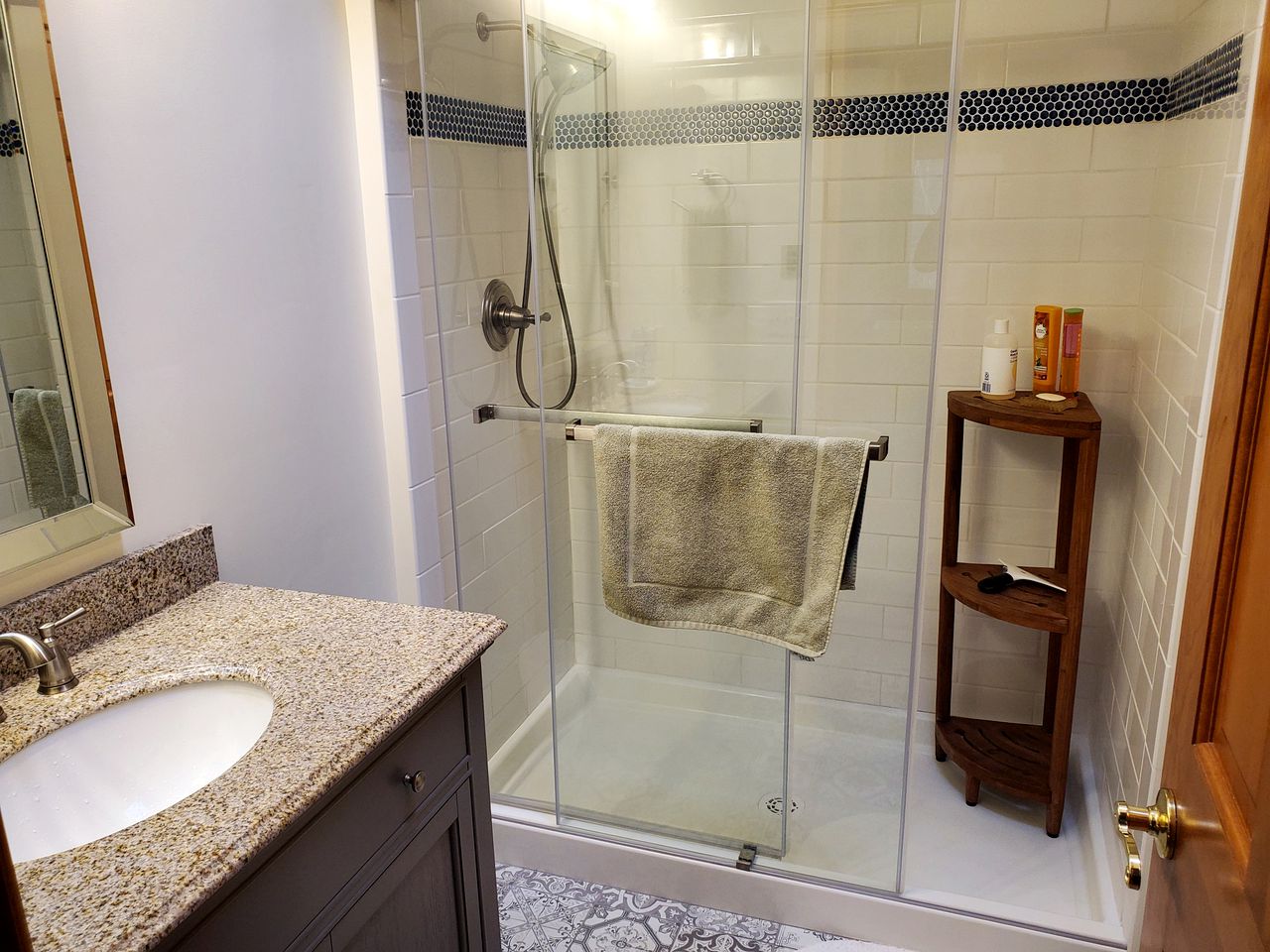 Spacious Family-Friendly Cabin with a Wraparound Deck in the Green Mountains of Vermont