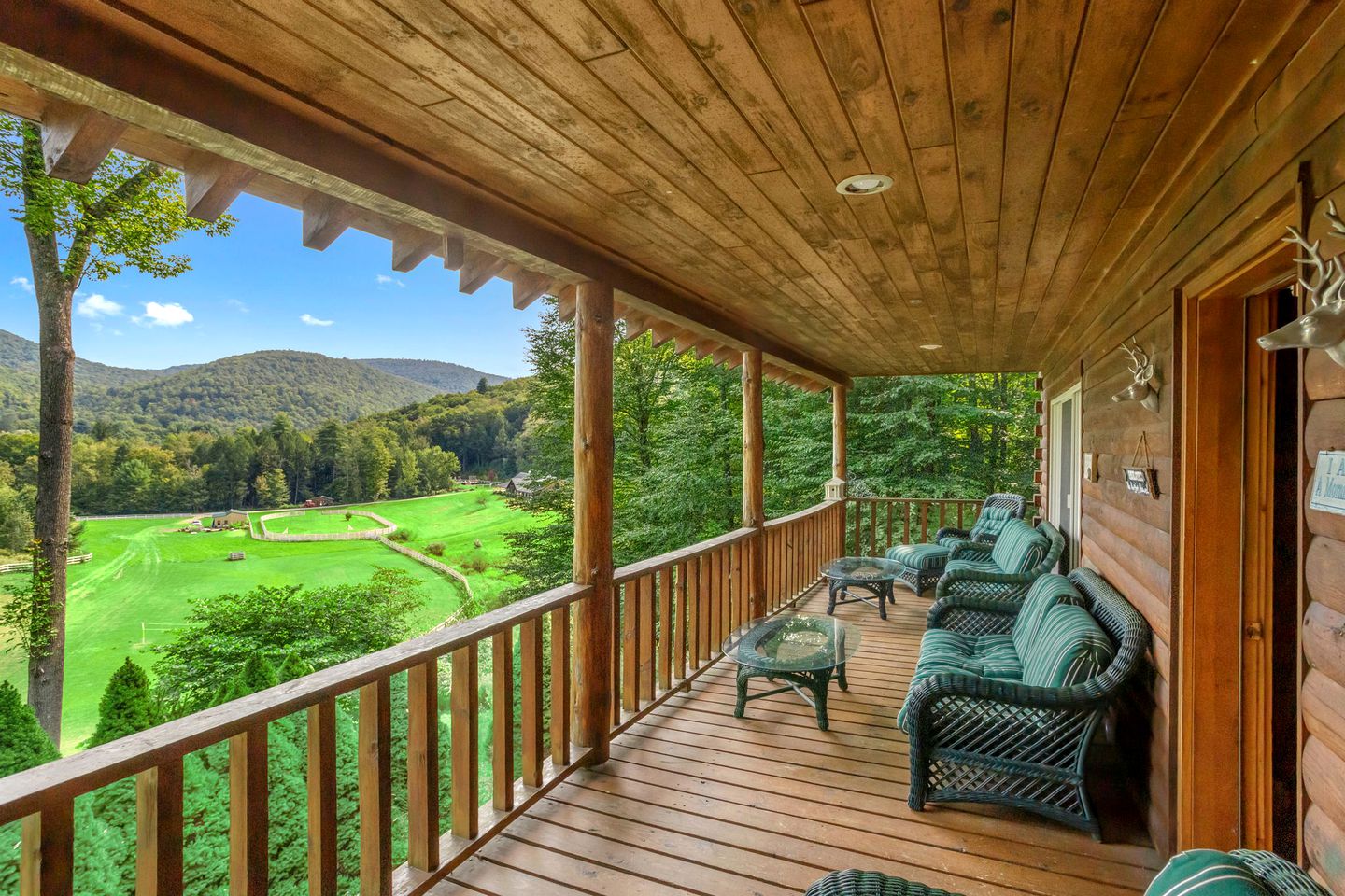 Spacious Villa Rental with a Pool for a Large Group near Catskill Mountains, New York