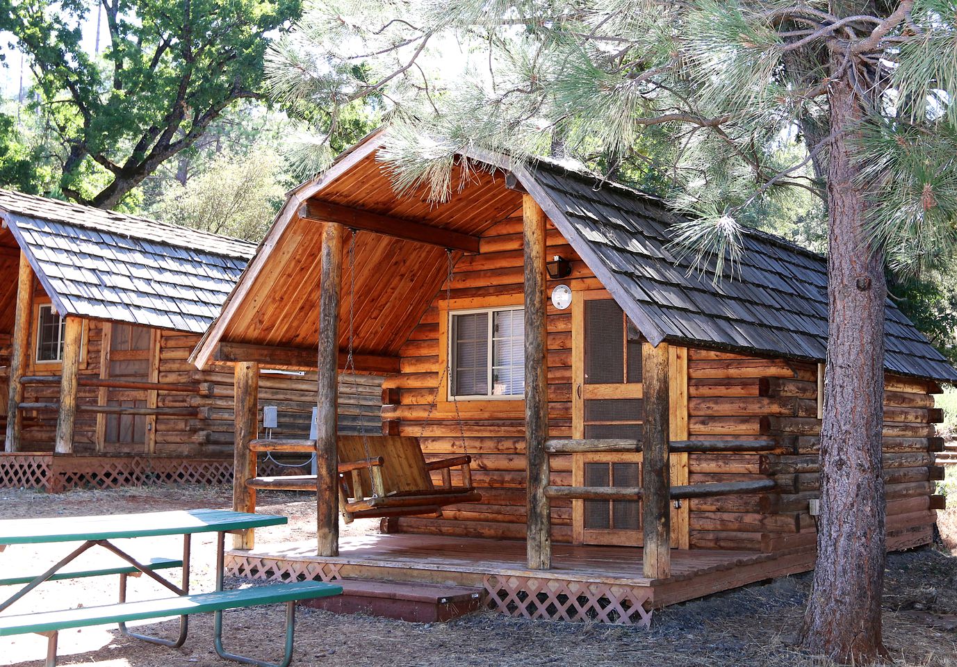 Six-Person Log Cabin Rental for Family-Friendly Getaway near Yosemite, California