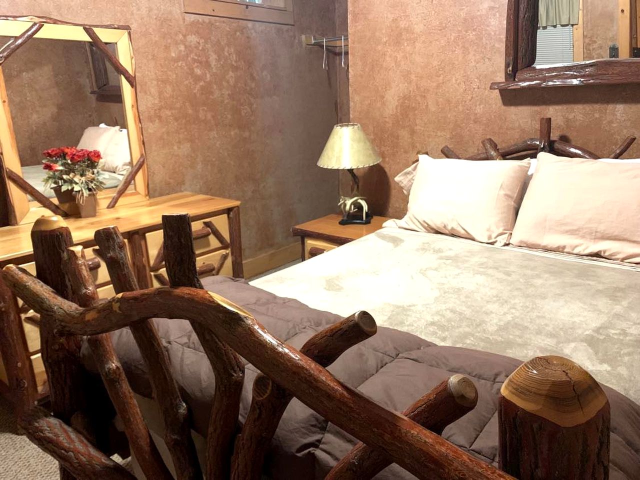 Log Cabin with a Hot Tub in Ellicottville, For Magical Glamping Escapes in New York