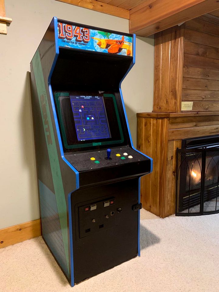 Log Cabin with a Hot Tub in Ellicottville, For Magical Glamping Escapes in New York