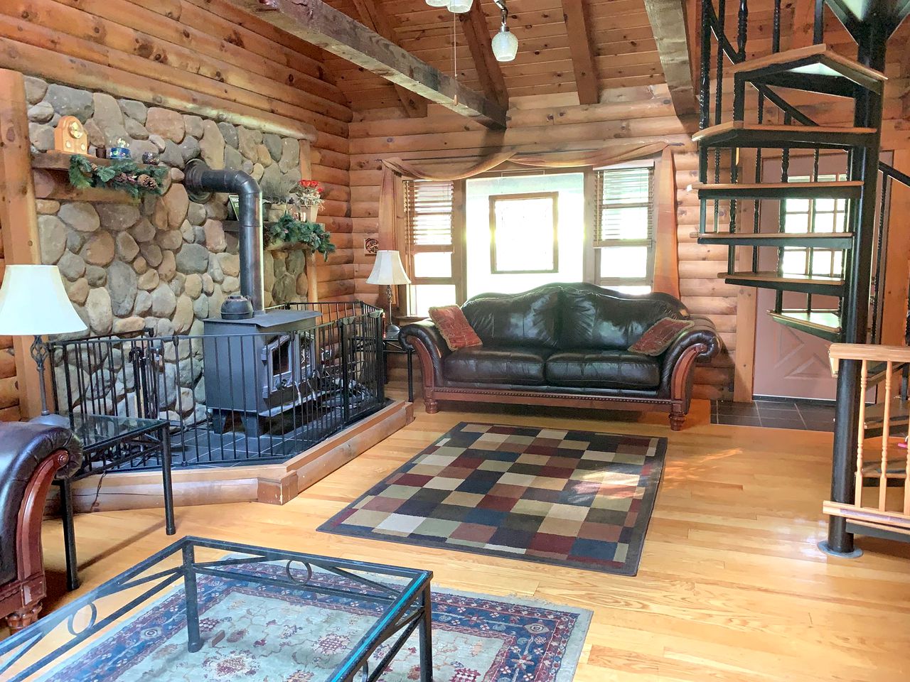 Log Cabin with a Hot Tub in Ellicottville, For Magical Glamping Escapes in New York