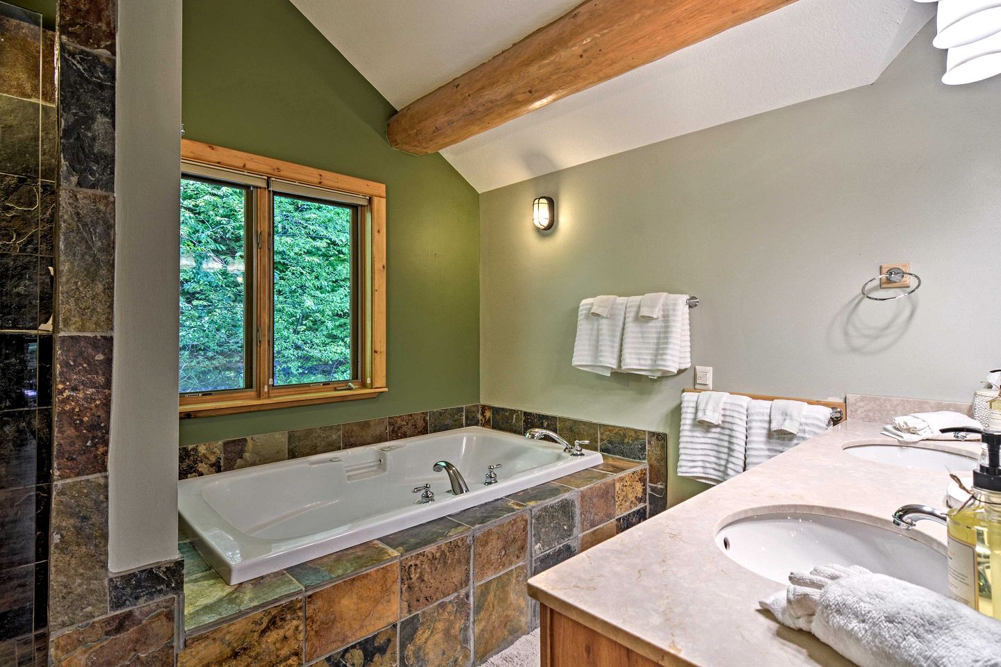 Gorgeous Log Cabin for Group Getaways to Shanty Creek Resort, Michigan