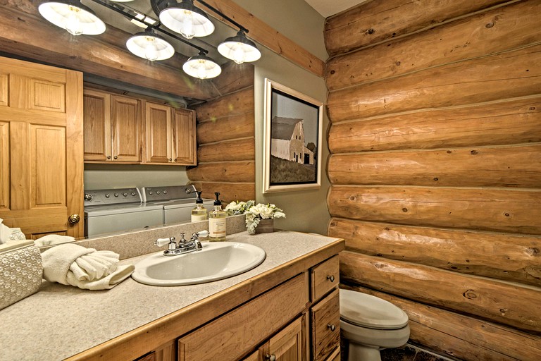 Log Cabins (United States of America, Bellaire, Michigan)