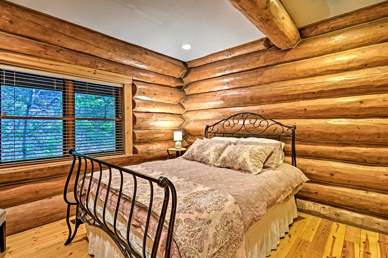 Log Cabins (United States of America, Bellaire, Michigan)