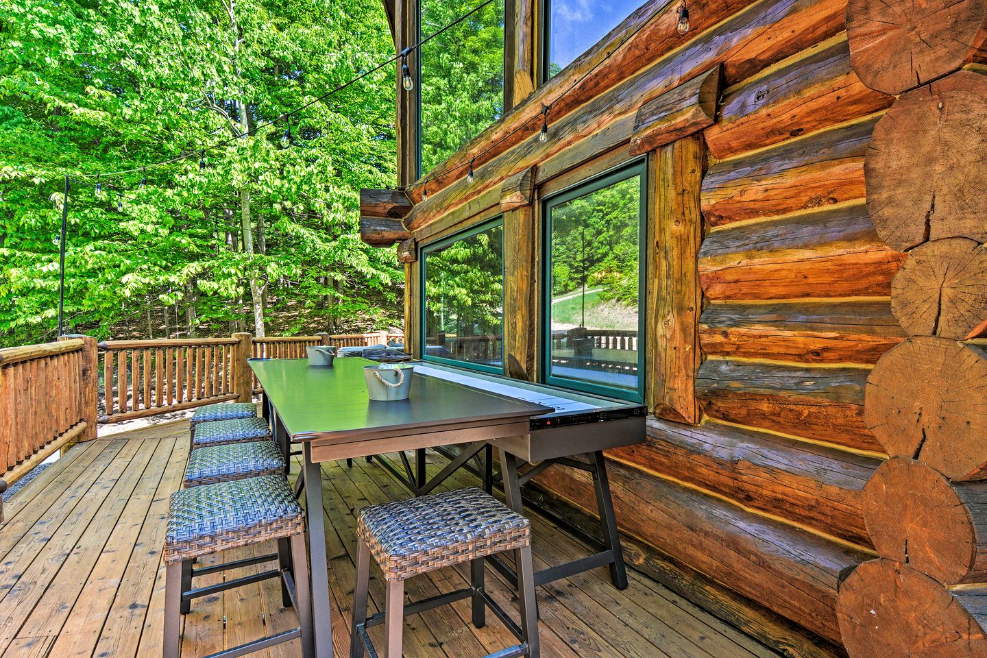Gorgeous Log Cabin for Group Getaways to Shanty Creek Resort, Michigan