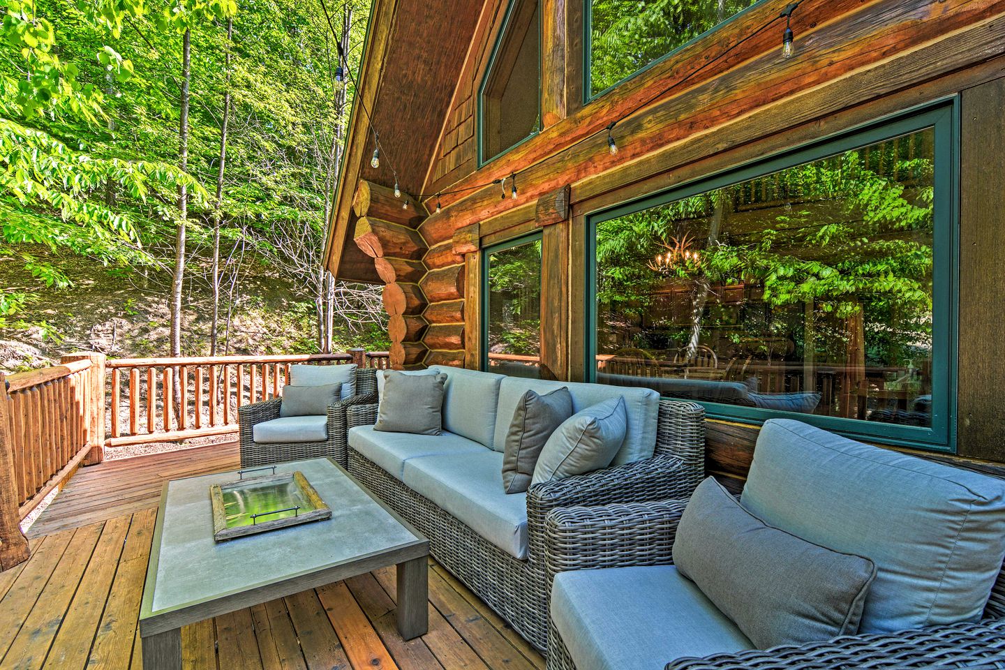 Gorgeous Log Cabin for Group Getaways to Shanty Creek Resort, Michigan