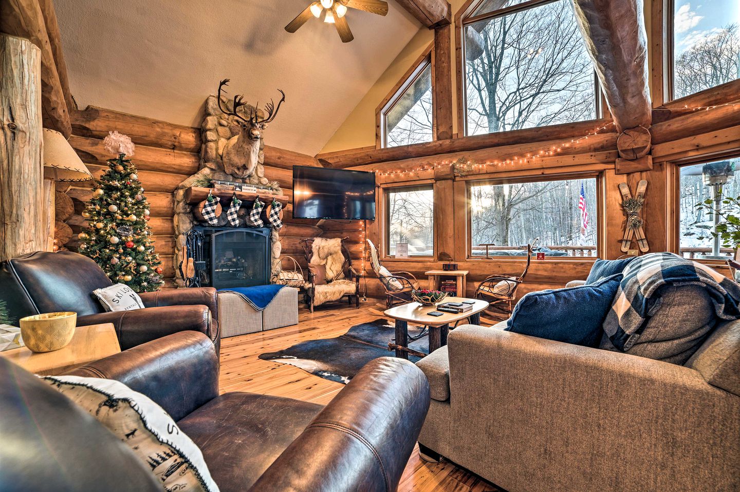 Gorgeous Log Cabin for Group Getaways to Shanty Creek Resort, Michigan
