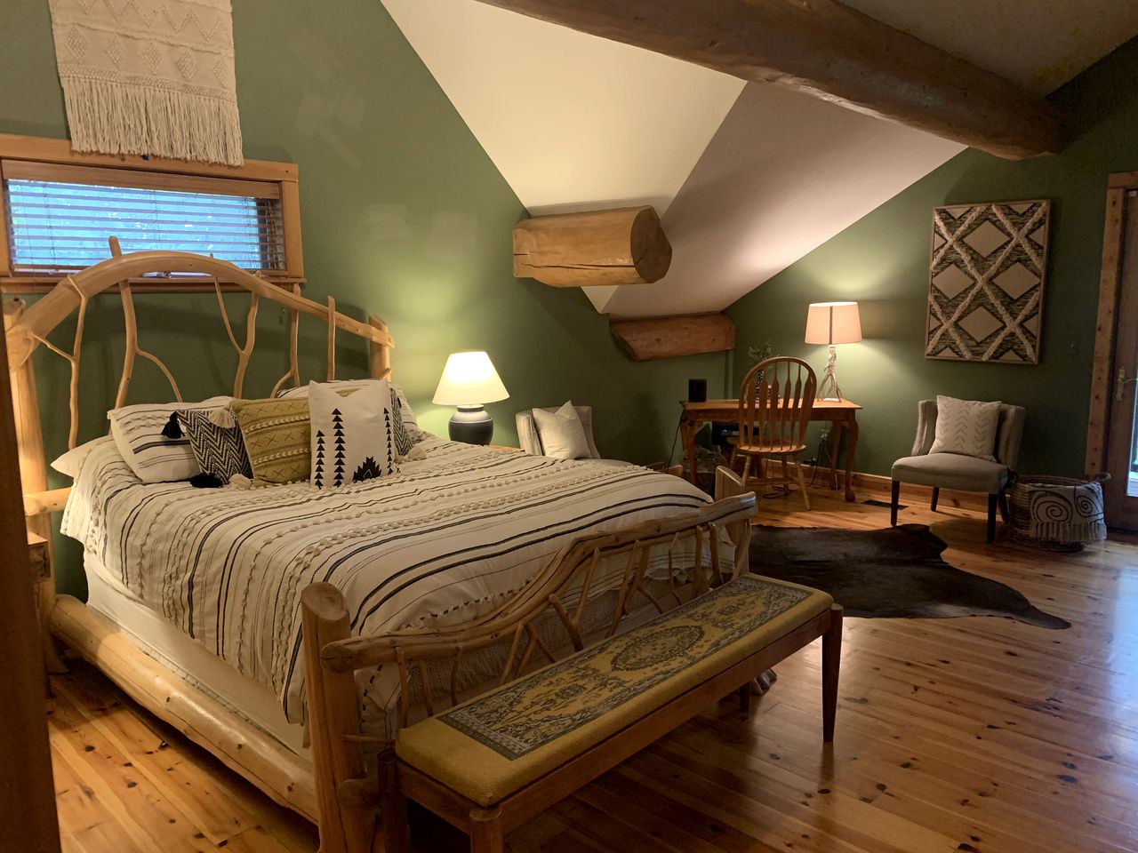 Gorgeous Log Cabin for Group Getaways to Shanty Creek Resort, Michigan