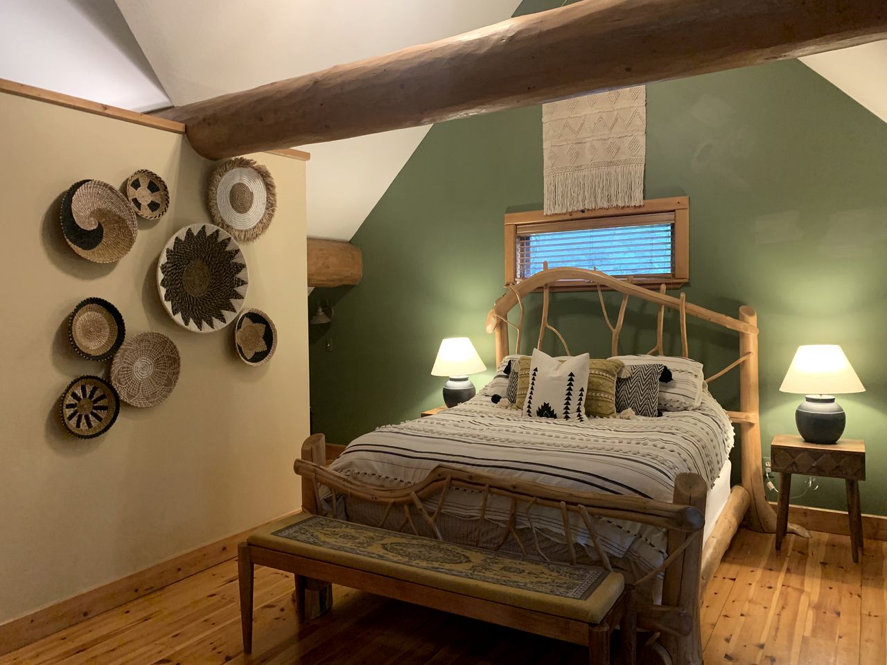 Gorgeous Log Cabin for Group Getaways to Shanty Creek Resort, Michigan