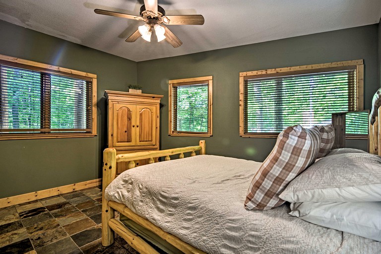 Log Cabins (United States of America, Bellaire, Michigan)