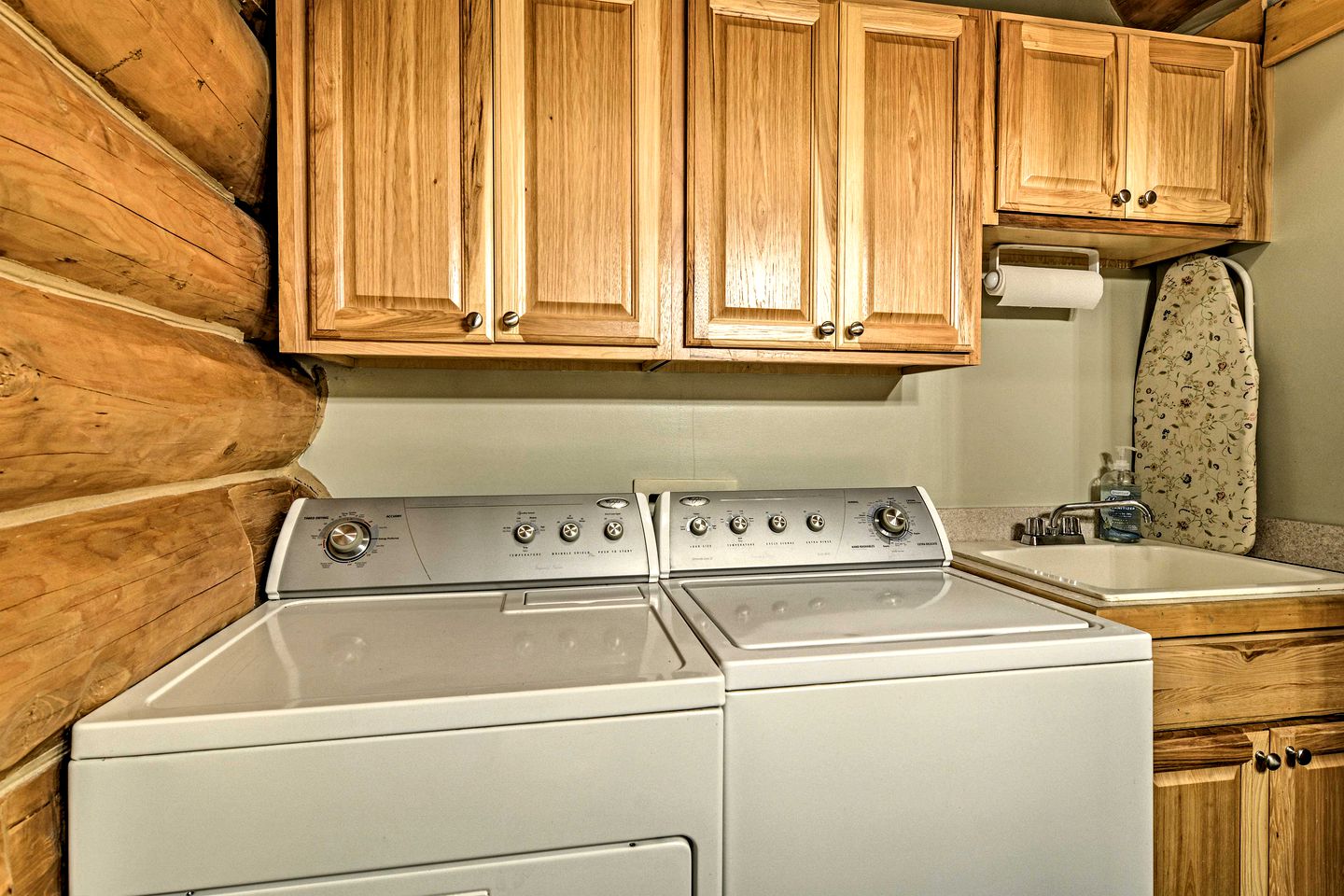 Gorgeous Log Cabin for Group Getaways to Shanty Creek Resort, Michigan