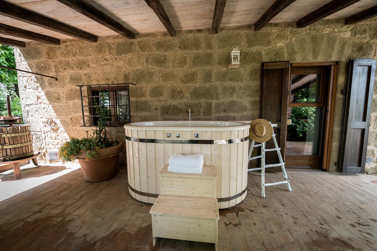 Stunning Tuscan Suite on Farm for Romantic Vacation in Italy