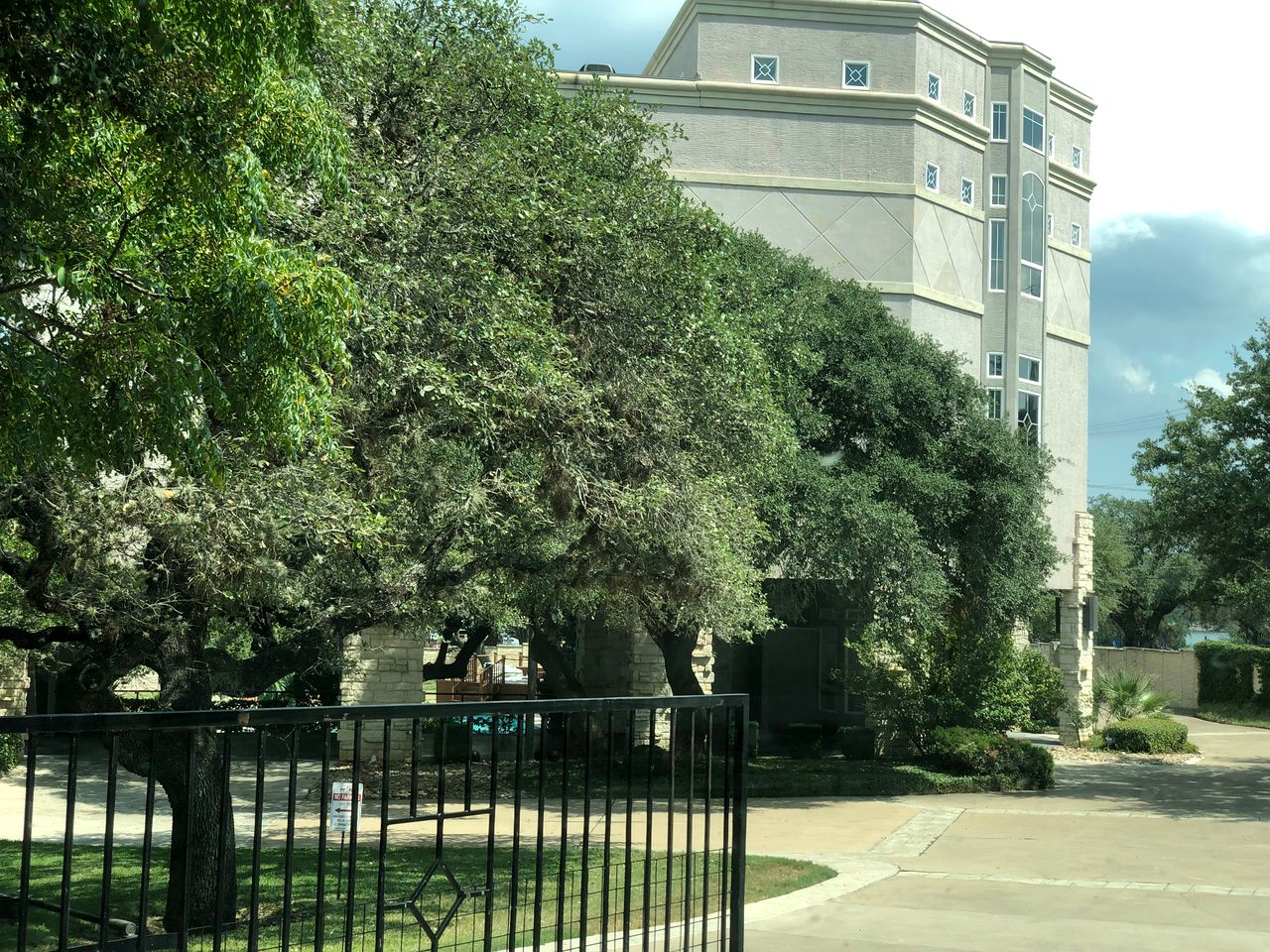 Luxurious Vacation Rental for Large Groups and Special Events on Lake Travis, Texas