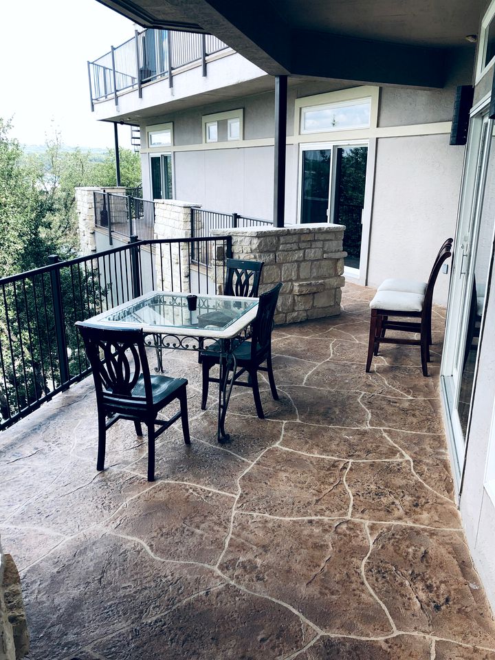 Luxurious Vacation Rental for Large Groups and Special Events on Lake Travis, Texas