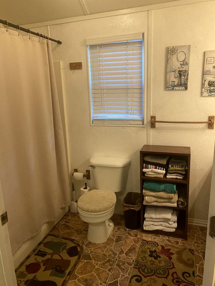 Rustic Cabin Rental within Walking Distance of Lake Texoma in Denison, Texas