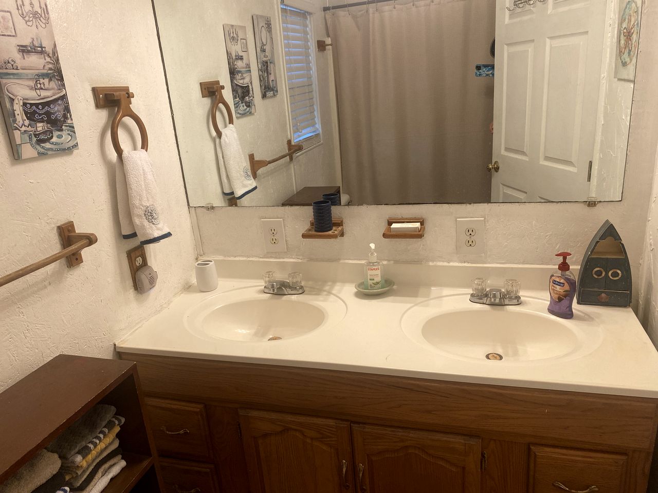 Rustic Cabin Rental within Walking Distance of Lake Texoma in Denison, Texas