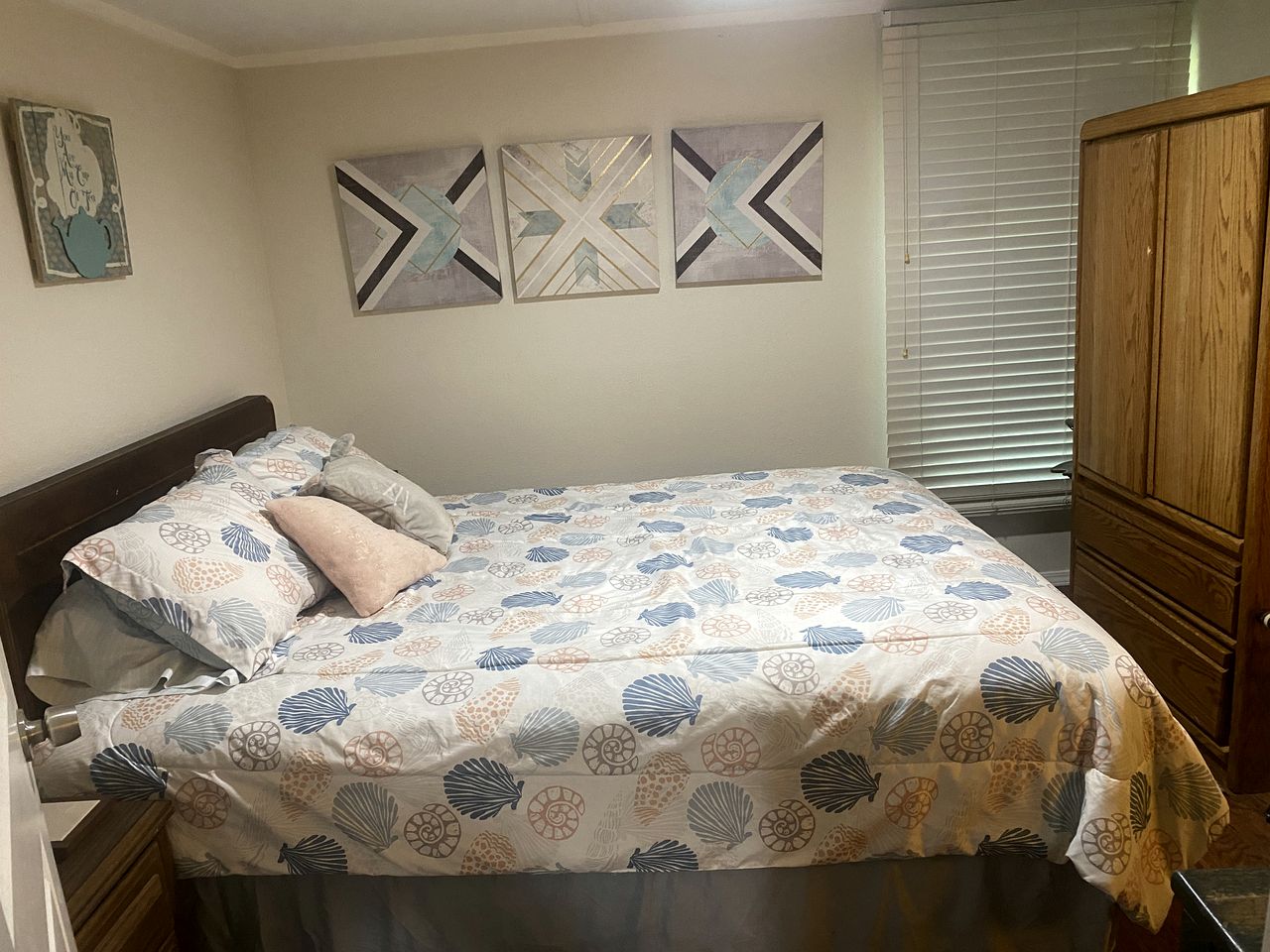 Rustic Cabin Rental within Walking Distance of Lake Texoma in Denison, Texas