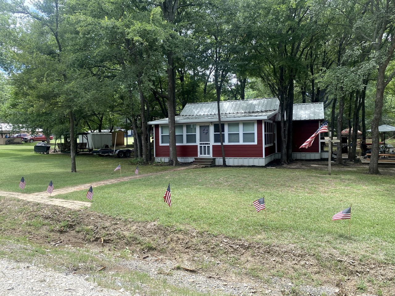 Rustic Cabin Rental within Walking Distance of Lake Texoma in Denison, Texas