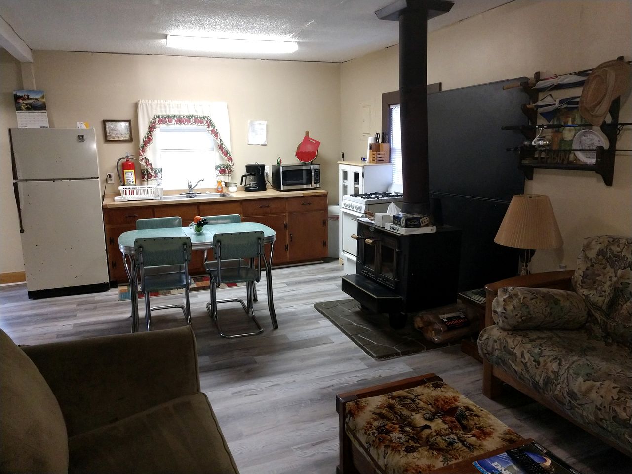 Riverfront Getaway Cabin with a Boat Ramp Access near Brunswick in Southeast Georgia