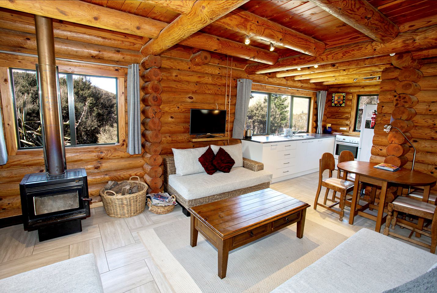 Enchanting and Secluded Cabin Rental near Lyford, South Island