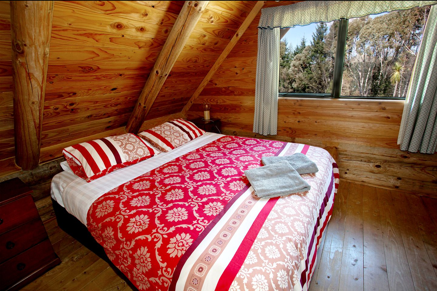 Enchanting and Secluded Cabin Rental near Lyford, South Island